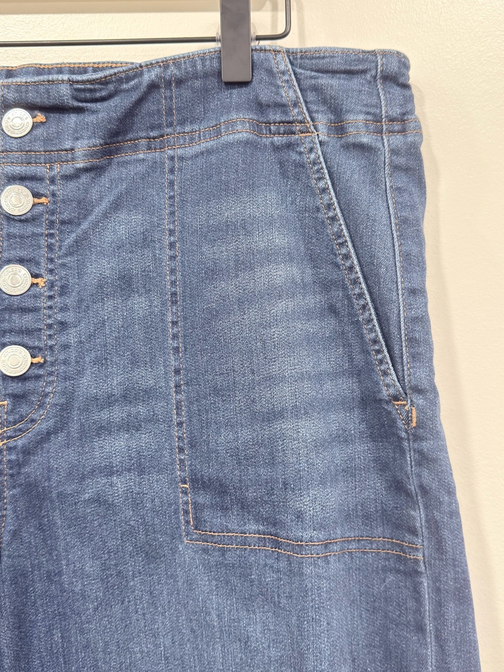 Chico’s Pull On High-Rise Wide-Leg Women's Crop Jeans - Picture 5 of 5